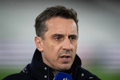 Gary Neville Says There S Something Not Right With Ten Hag Regular