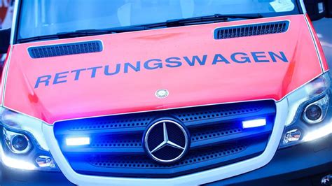 Schwarzwald Baar Kreis Unfall Mit Drei Autos Auf B Mann Stirbt