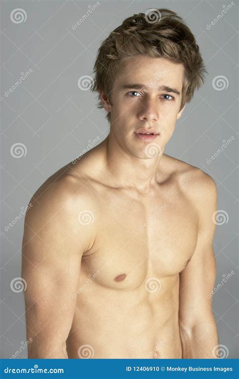 Verticale De Jeune Homme Nu Photo Stock Image Du Ajustement Jeune