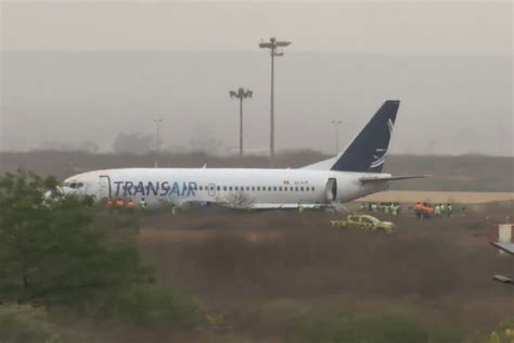 Un Avión Boeing 737 Se Despistó Y Al Menos 11 Personas Resultaron