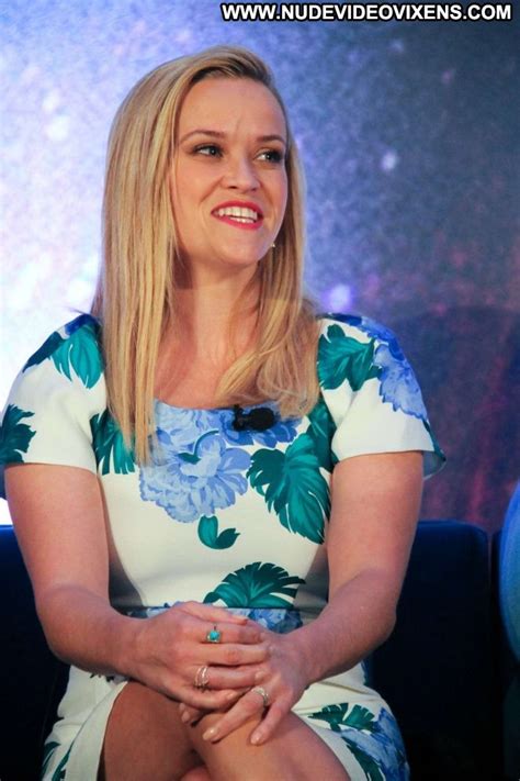 Reese Witherspoon Paparazzi Celebrity Shopping Babe Posing