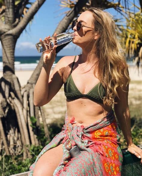 Hot Sexy Cleo Massey Bikini Pics