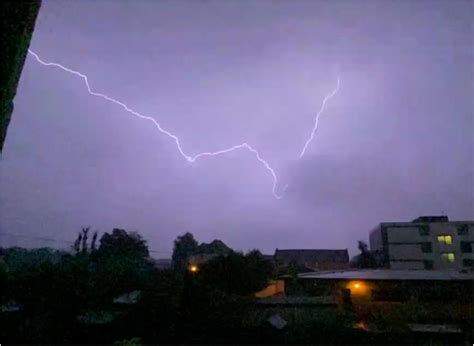 Edinburgh weather: Video captures spectacular lightning as storms ...