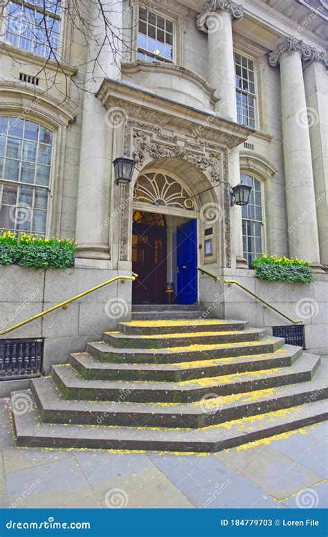 Chelsea Town Hall Entrance After A Wedding Stock Image Image Of Steps