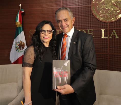 Miguel Ángel Mancera on Twitter Felicito a mi amiga HanniaNovell por