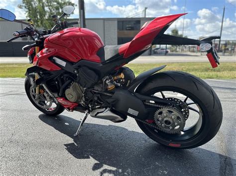 Ducati Streetfighter V S Red V Moto