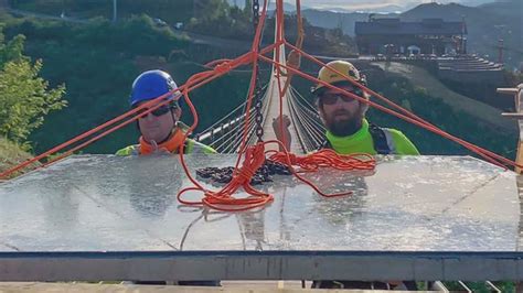 Skybridge in Gatlinburg glass cracked by visitor | wbir.com