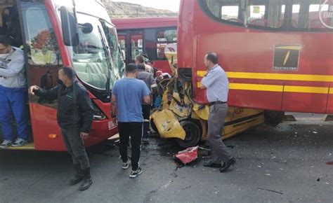 Fuerte Accidente Entre Dos Buses De TransMilenio Y Un Taxi CABLENOTICIAS