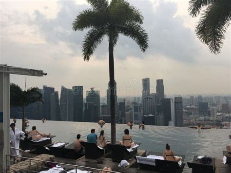 Singapore Mening Van De Pool In Marina Bay Sands Redactionele