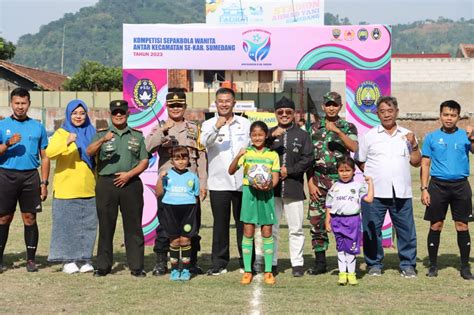 Pembukaan Kompetisi Sepakbola Wanita U-18 Piala Wakil Bupati Sumedang ...