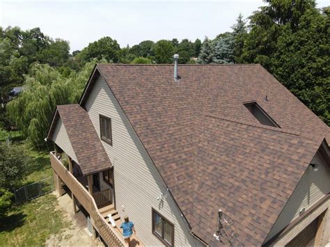 What type of roof to choose: shingles or metal?