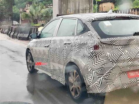 New Gen Hyundai I20 Spotted नई जनरेशन हुंडई आई20 टेस्टिंग के दौरान आई