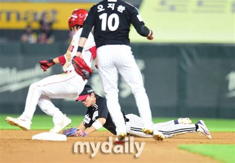 추격의 찬물 끼얹는 견제사가 보약미친 수비와 안타 동점 득점 곽경훈의 현장 네이트 스포츠