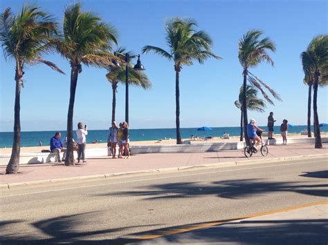 ftlauderdalebeach - Strong College Students Moving