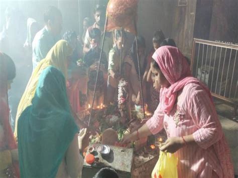 Shiv Devotees Gave Jalabhishek To Shivling On First Monday Of Sawan