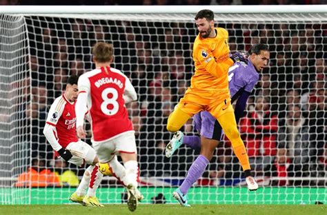 Alisson Becker Errors See 10 Man Liverpool Go Down 3 1 To Arsenal