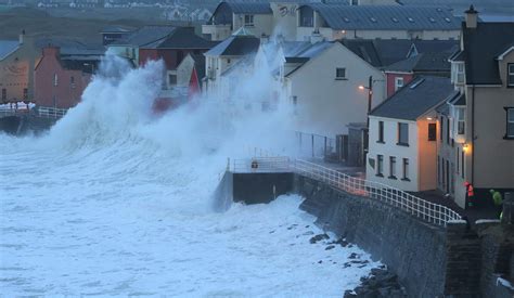 Hurricane Ophelia to Hit Ireland, Travel Waivers Issued