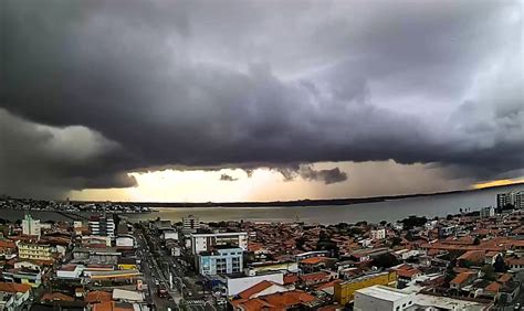 Formação de chuva intensa em São Luís MA na tarde desta quarta feira