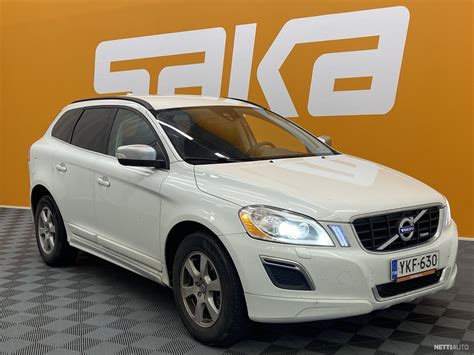 Volvo XC60 D5 AWD R Design Aut Webasto Vetokoukku Nahkasisusta