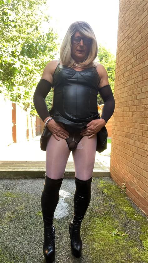 Amateur Crossdresser Kellycd2022 Sexy Milf In Black Boots 20 Pics XHamster