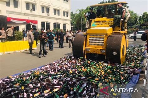 Polres Bekasi Musnahkan Ribuan Botol Miras ANTARA News Megapolitan