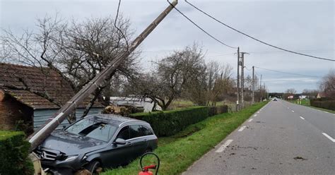 Sornay Une voiture termine sa course dans un poteau électrique et le casse