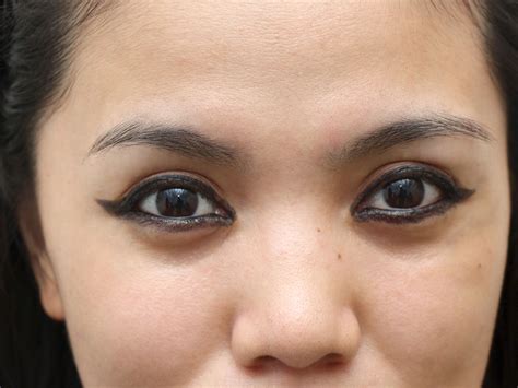 How to Apply Eyeliner Around the Entire Eye: 11 Steps