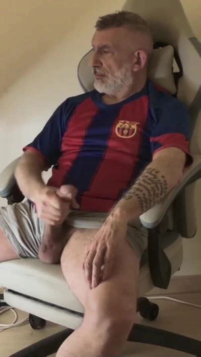 Must Share Moment From Mature Hung Big Cock Daddy Playing At The Desk XHamster