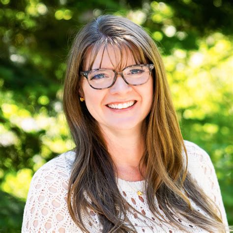 Modern luxury meets mountain living in Cle Elum. This 4-bed, 2.25-bath