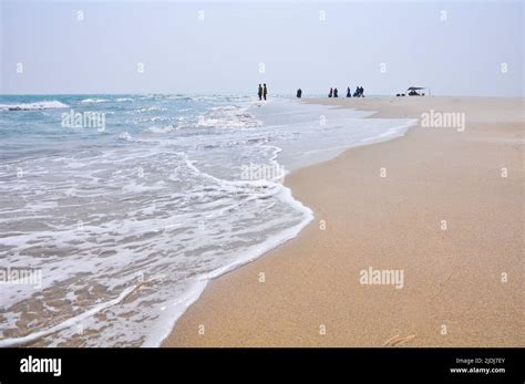 dhanushkodi beach lies   tip   rameswaram island arichal