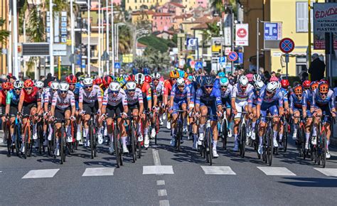 Highlights prima tappa Tour de France 2024 Bardet è la prima maglia