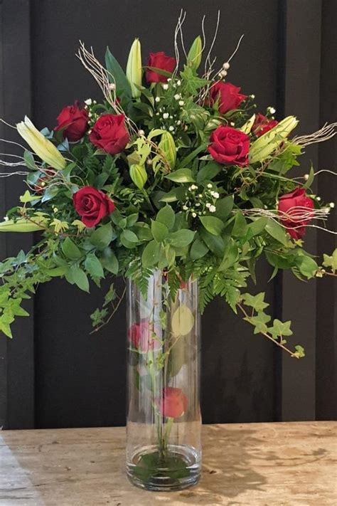 Glass Vase Of Roses And Lilies With Underwater Roses Burgess Florist