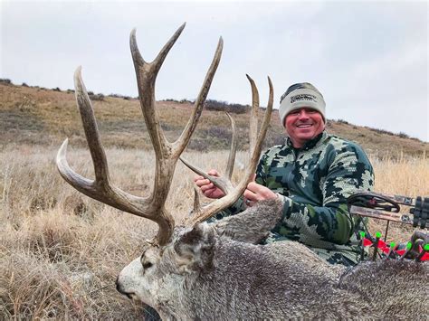 Archery Mule Deer Hunts in South Dakota | BMO Hunts