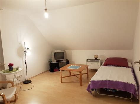 15 Quadratmeter großes Zimmer in großer Maisonettewohnung 160 m2 mit