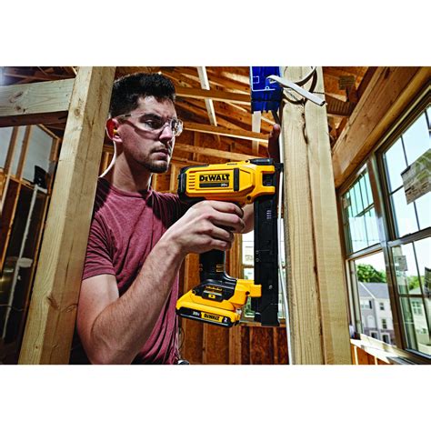 Dewalt 20v Max Cordless Cable Stapler Kit