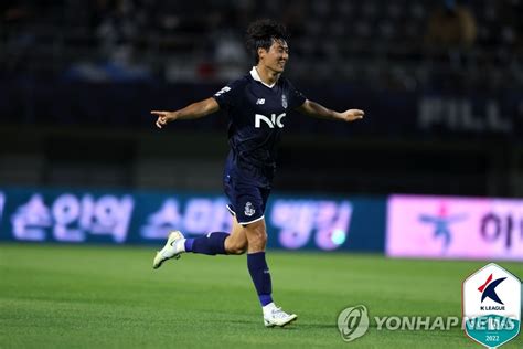 프로축구 이랜드 부산 공격수 박정인 영입김정환과 트레이드 연합뉴스