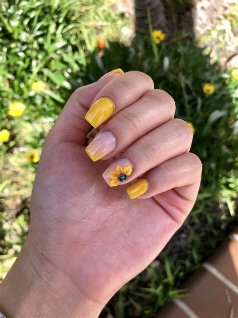 Sunflower Nails Sunflower Nails Yellow Nail Art Chic Nails