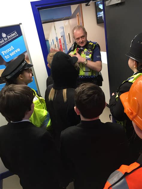 Btp Tyne And Wear On Twitter Pcso Kitchen Giving A Safety Talk To