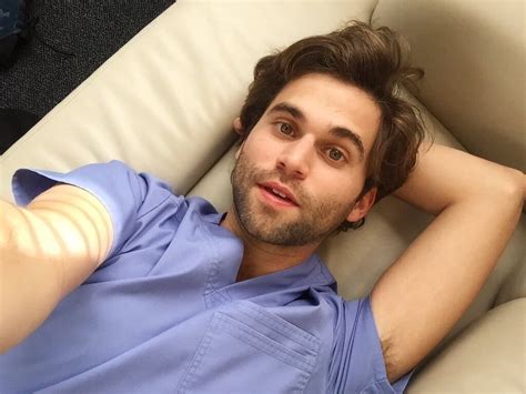 Jake Borelli In The Thing About Harry Prima Commedia Romantica Per