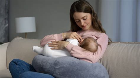 Breastfeeding And Postpartum Depression Benefits And Tips Healthshots