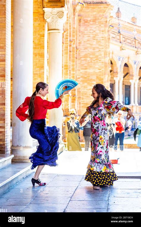 Danseurs de flamenco au Pavillon de la Plaza de España dans le Parque