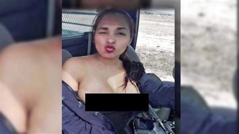 Mujer Policía Muestra Sus Senos En Un Auto De Patrulla Telemundo