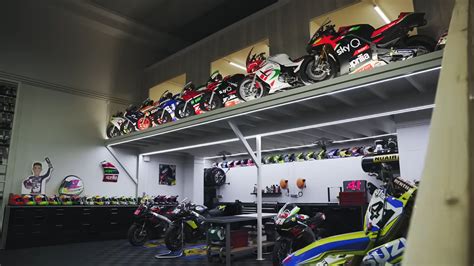 La colección de motos de Aleix Espargaró Así es su museo con buggies