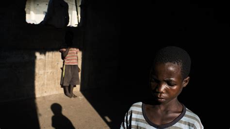 Réfugiés de RDC le regard de deux photographes sur une crise de lombre