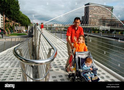 Puente Zubizuri Por El Arquitecto Santiago Calatrava Bilbao Vizcaya