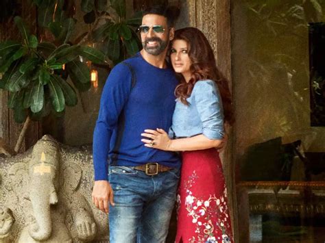 Twinkle Khanna Congratulates Akshay Kumar For Shaking The Box Office