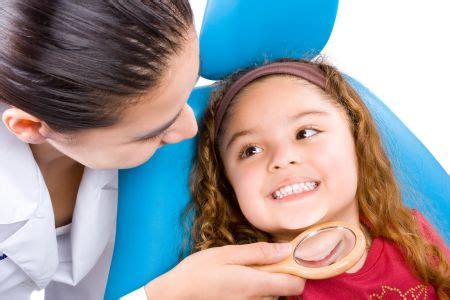 Primera visita del niño al odontólogo Cómo cuidar los dientes al niño