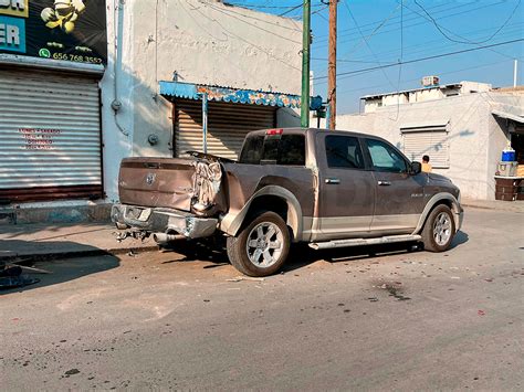 Camión Atropella A Dos Y Choca Con Dos Camionetas Juárez Digital