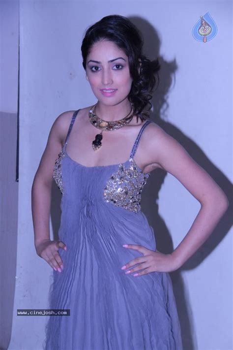 Yami Gautam Hot Stills Photo 7 Of 17