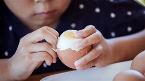 Prueba Uno De Estos Seis Trucos Para Pelar Un Huevo Cocido Sin Problemas